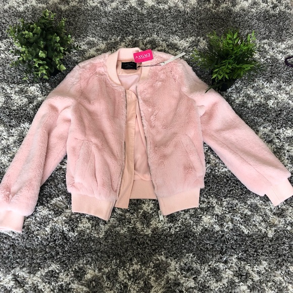 Jackets & Blazers - 🎀Host pick🎀NWT Pink faux fur coat